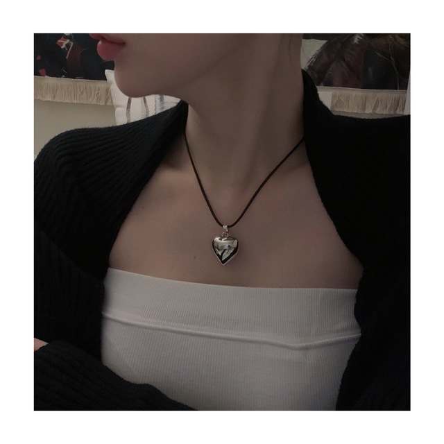 patheon::big heart necklace