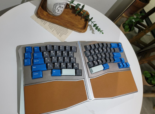 Mont Cervin Leather Wrist Pad